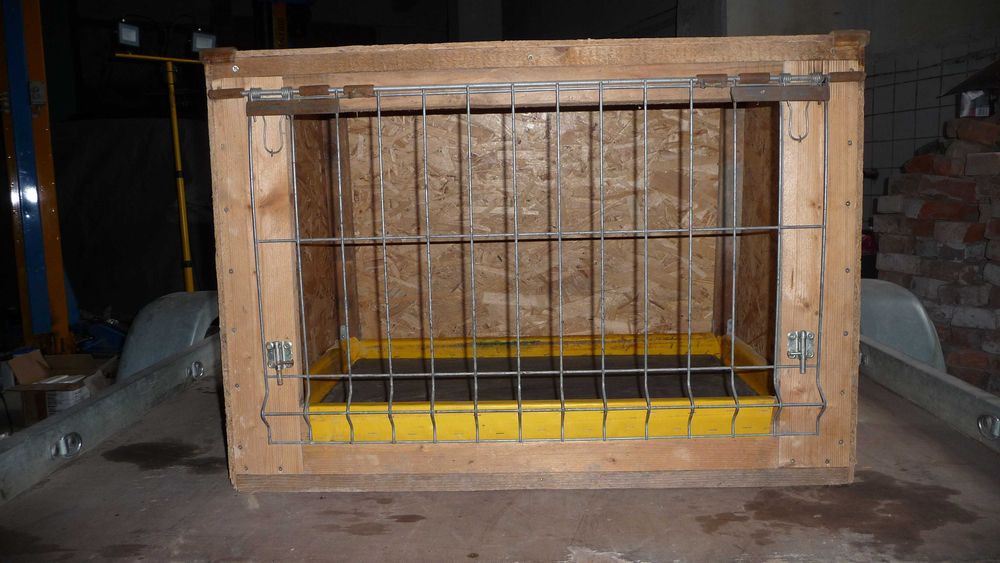 Vând cușcă transport câini pentru Dacia Duster