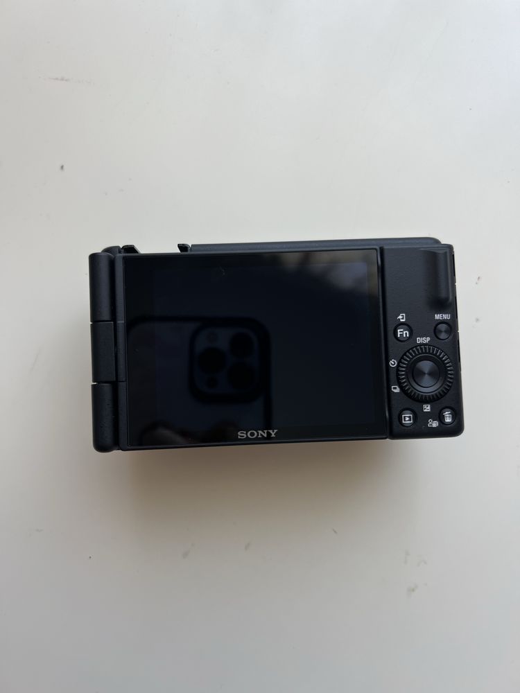 Фотоапарат чисти нов Sony zv 1 F