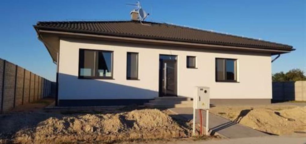 Vindem căsuțe din lemn sau din panou sandwich