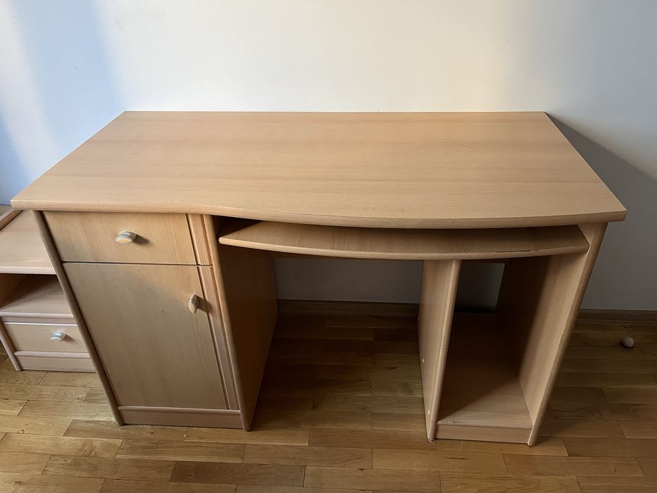 Обзавеждане за стая: легло с матрак, гардеров, шкаф, бюро и етажерки