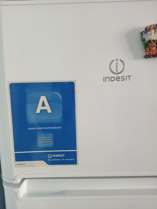 Холодильник Indesit