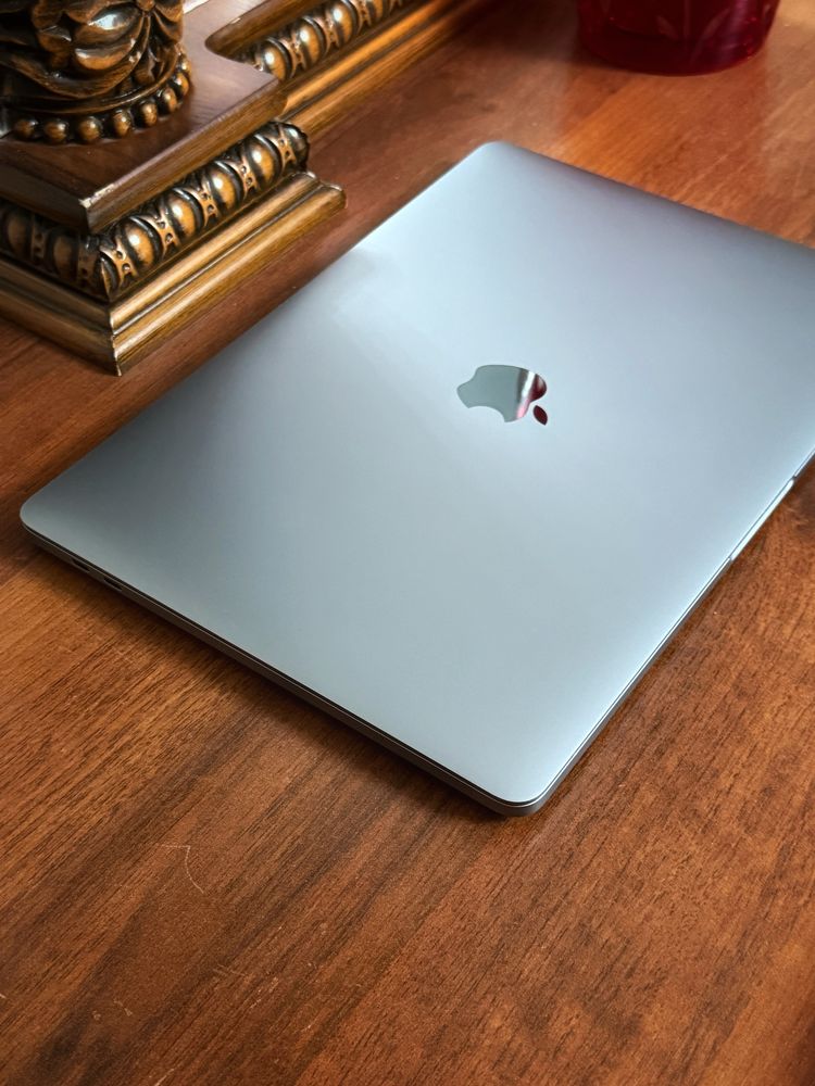 MacBook Pro M2 | 8GB RAM / 256GB SSD | Идеальное состояние