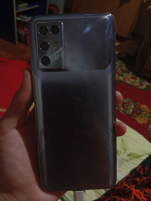 Redmagic r6 единственный дефет:вздутая батарея