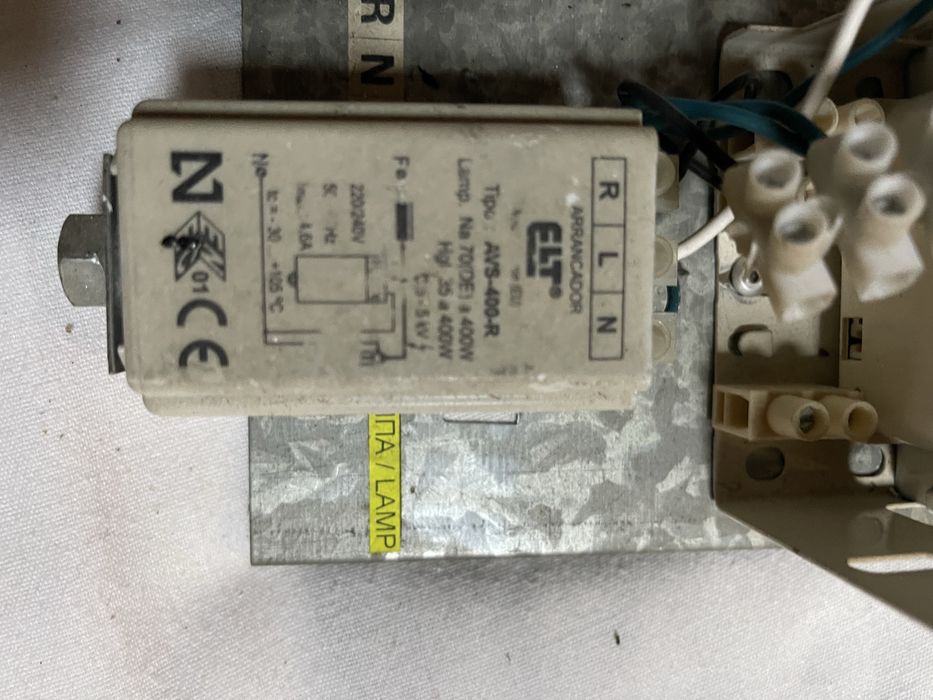 Халогени лампи за окачен таван