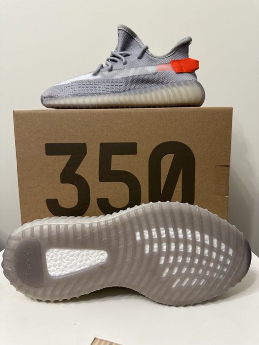 Super Reducere ! Yeezy Boost 350 - Tail Light - Marime 36, 46