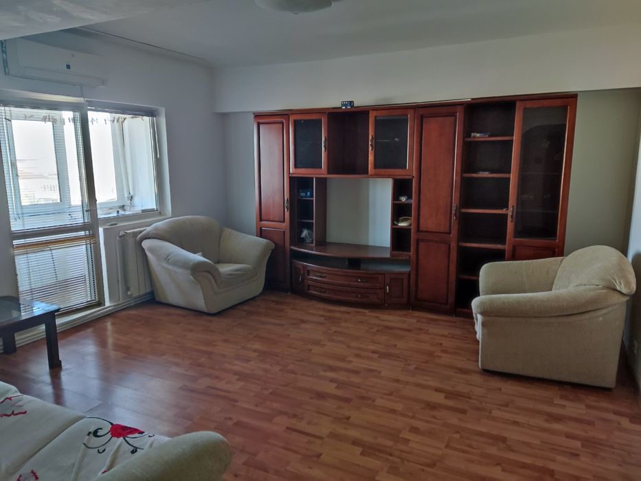 Închiriez apartament cu 2 camere