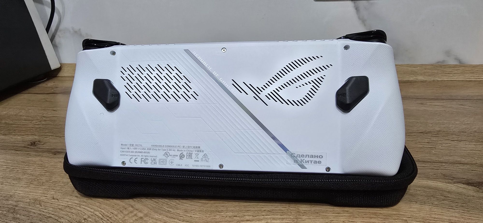 Продам приставку Asus rog ally