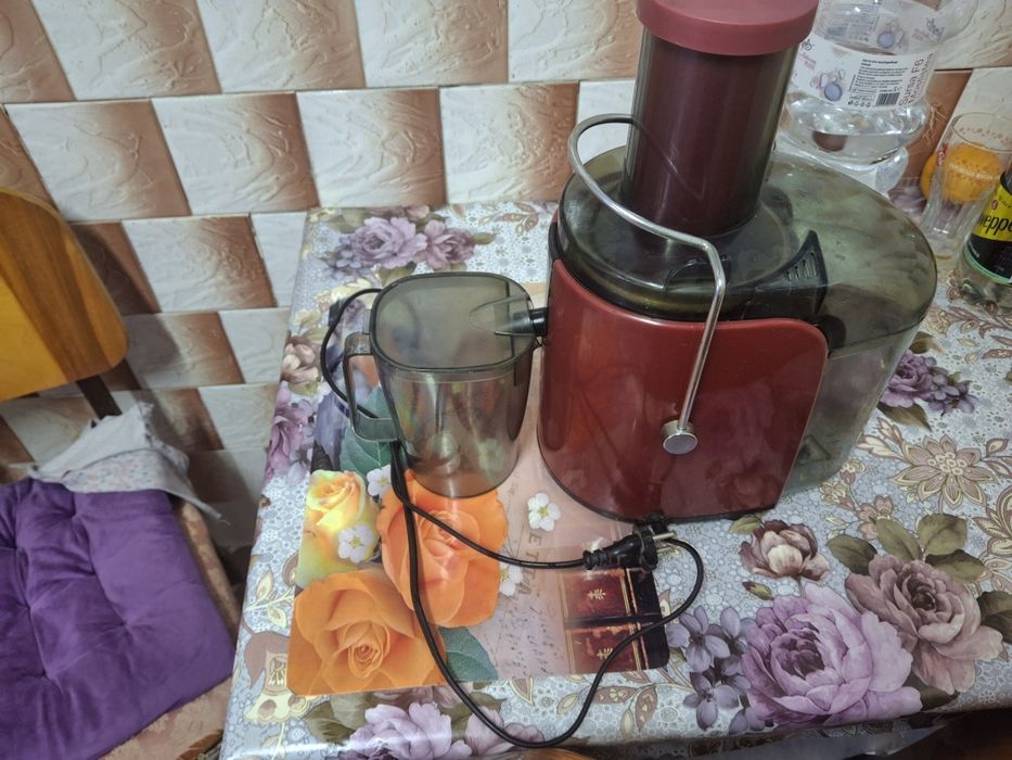 Storcător de fructe radacinoase