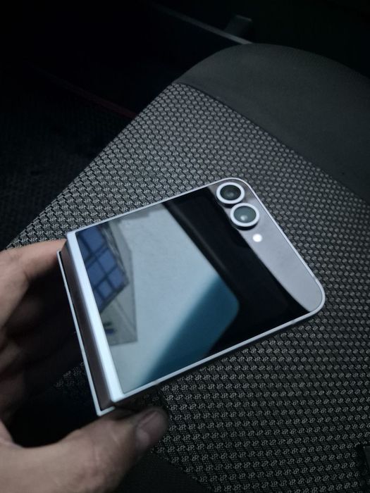 Z flip 6 samsung  1.5 месяца пользовался