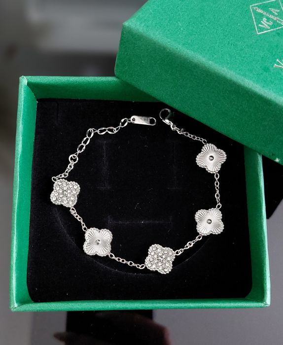 Гривни Van Cleef