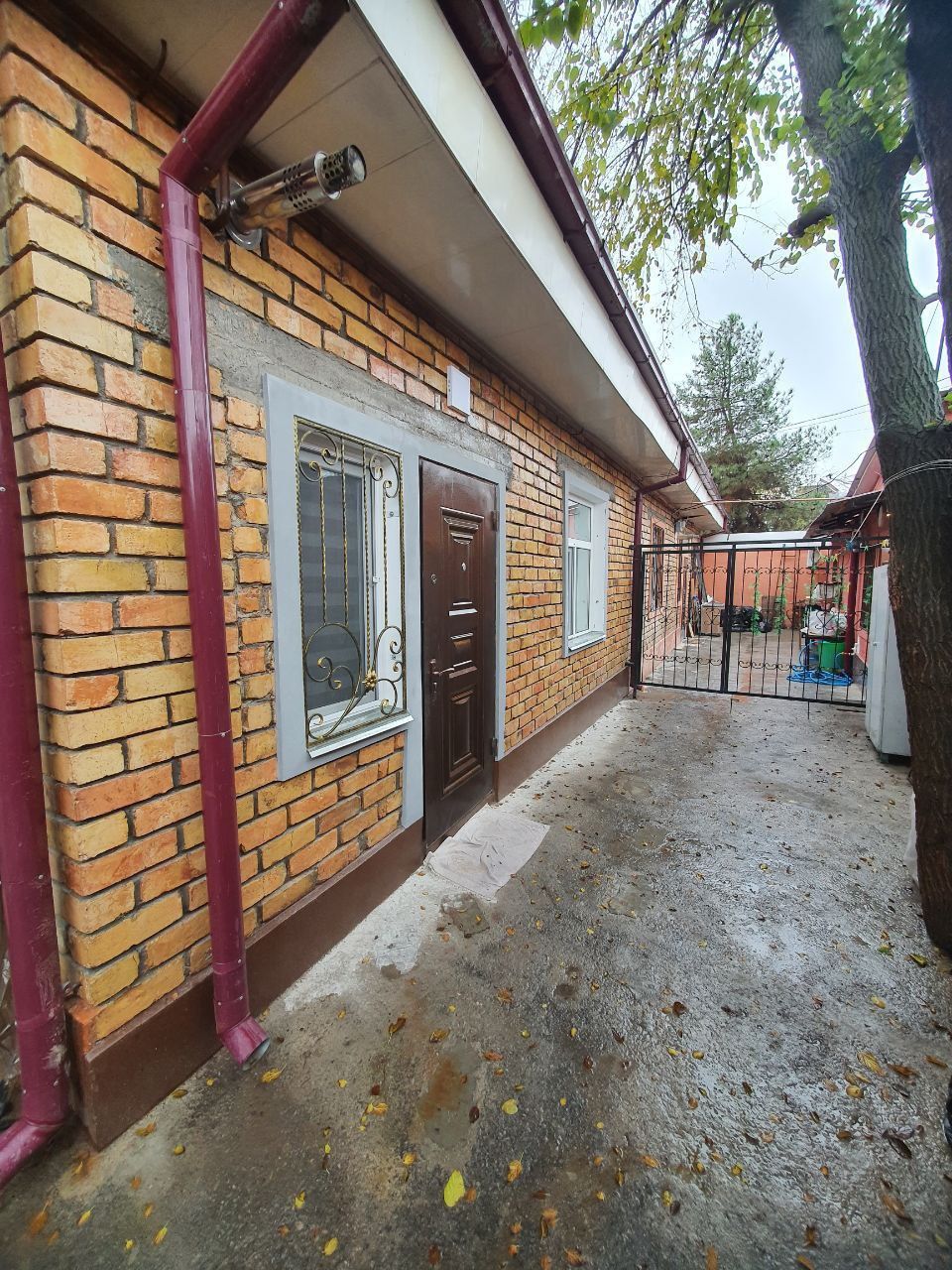 Мирабадский район армянский центр сдаётся дворик.