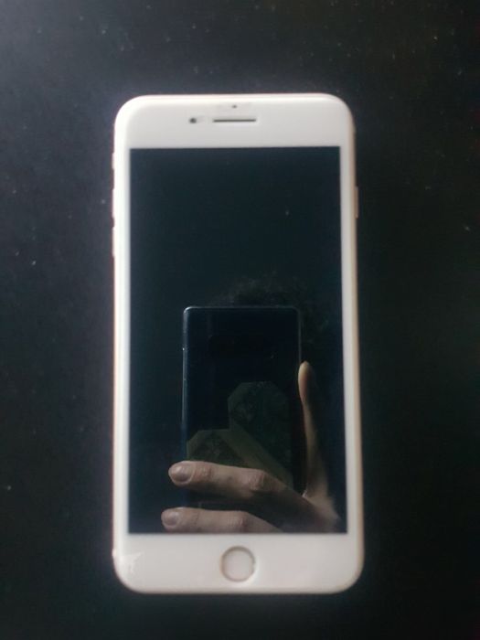 iPhone 8 Plus 256 tali original zaryadka qoshberiladi
