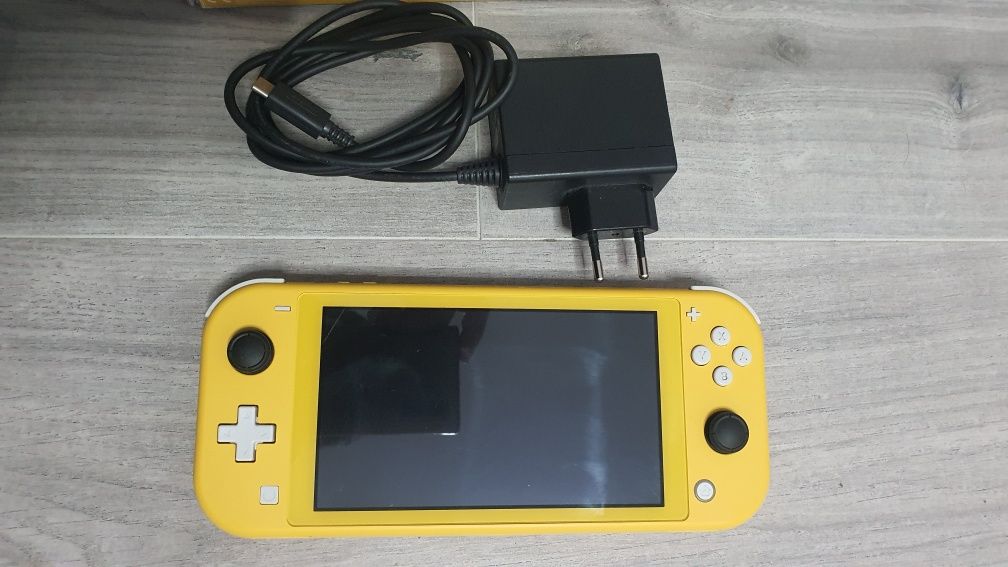 Nintendo switch lite la cutie modat cu cip