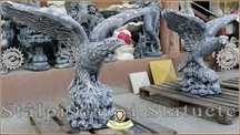 Set statuete vulturi pe stâncă, șoimi, gri patinat, model S35.