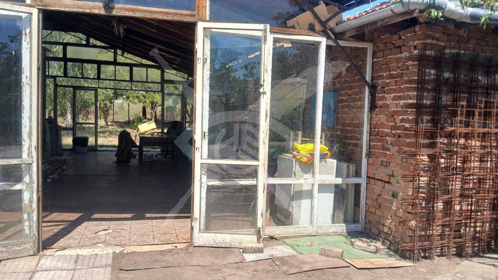 Къща с 2дка двор в Правище 72190