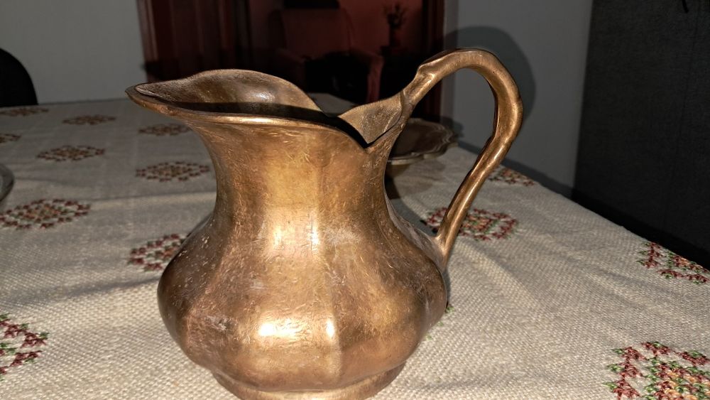 Carafa si platou din bronz masiv