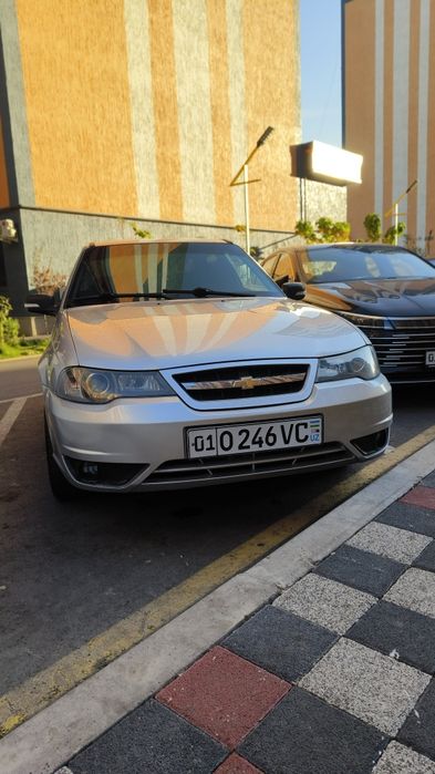 Машина Нексия 2 сотилади.