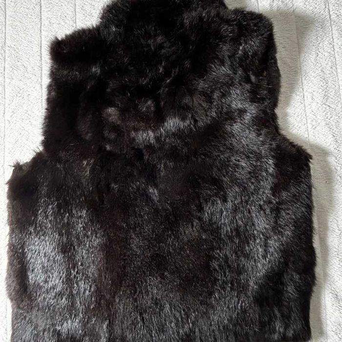 Vestă neagră din blană artificială
