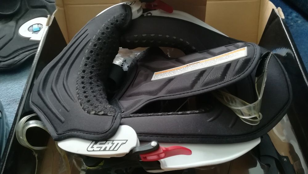 Leatt Neckbrace GPX protectie gat