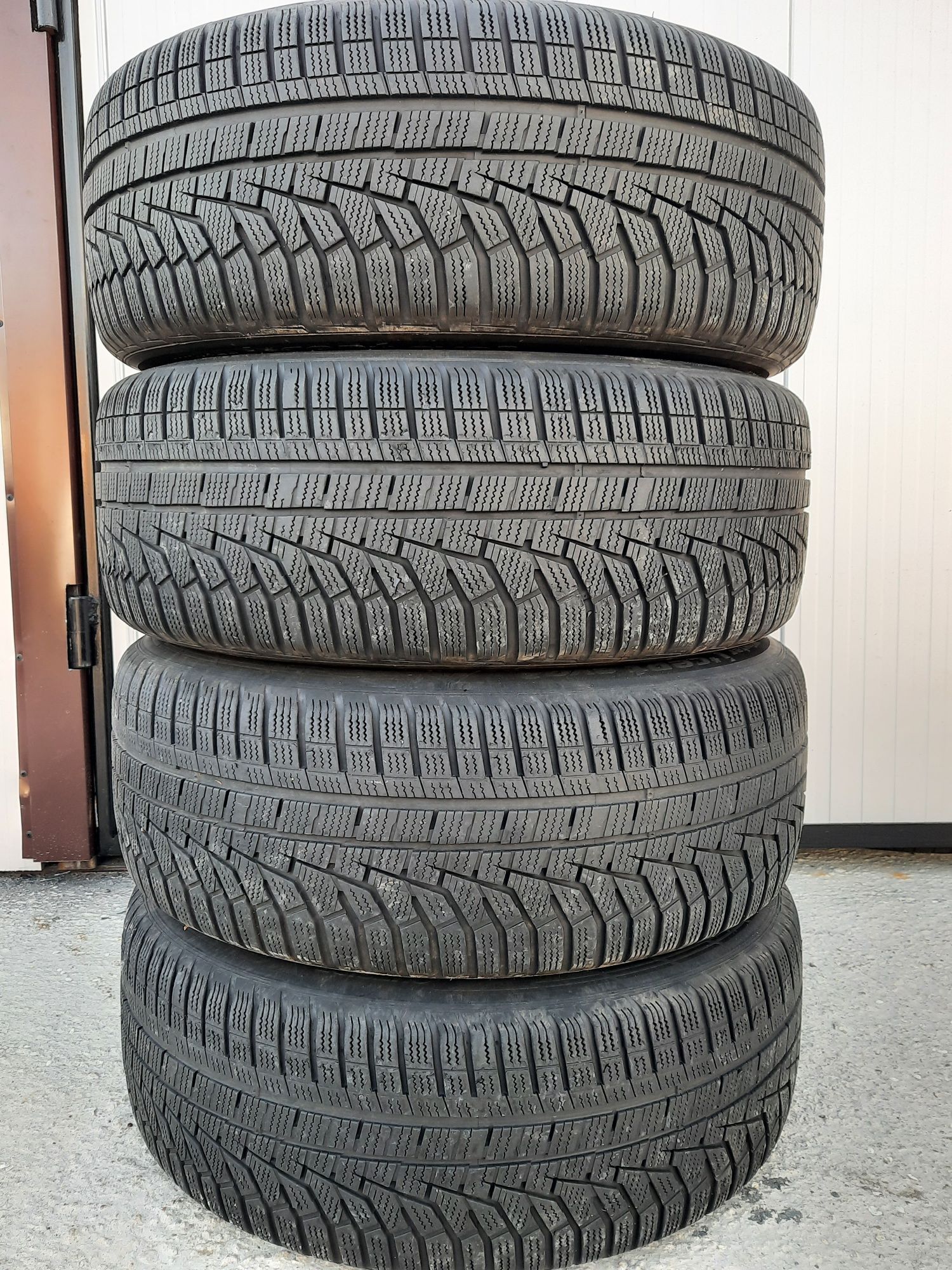 4 Броя 235/55/17 Hankook 2x6,2mm 2x5,5mm