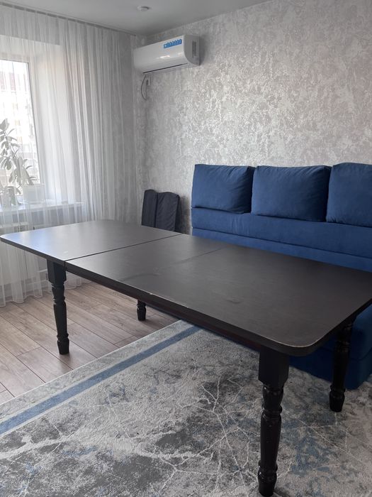 Продам стол 2 метра в длину (+50 см) в разложенном состоянии 2,5 м