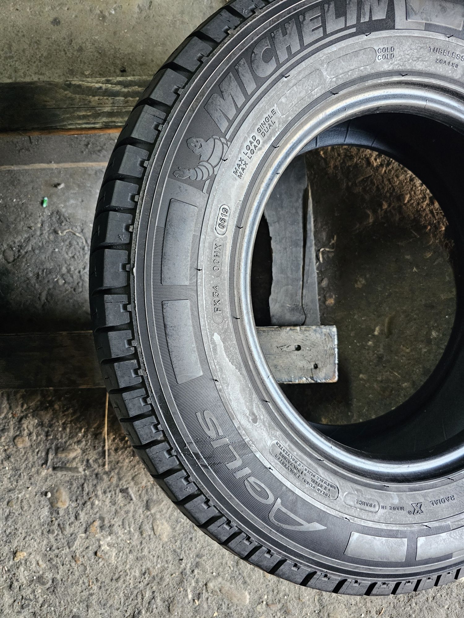 2 anvelope vara 215 70 15C Michelin Agilis  9.5mm
