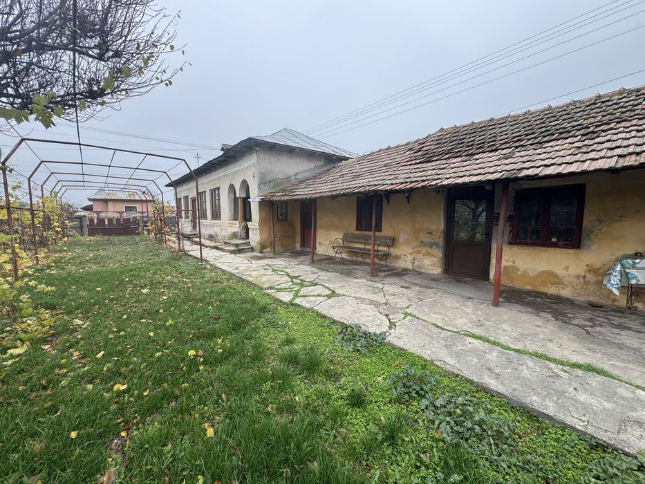 Vând casă in Olt,comuna Pîrșcoveni sat Olari
