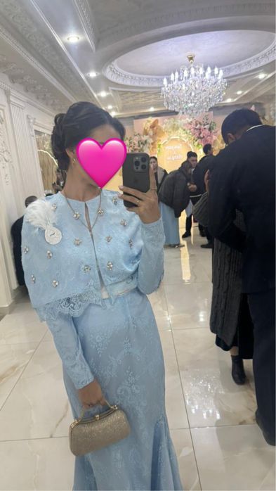 Платья одевались 1 раз на пару часов очень красивые