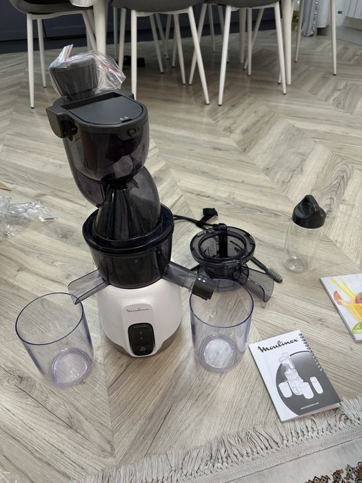 Соковыжималка Moulinex Ultra Juice ZU600111как новая 1раз исполь.