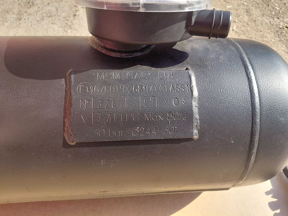 Продава се почти нова АГУ пълен комплект.