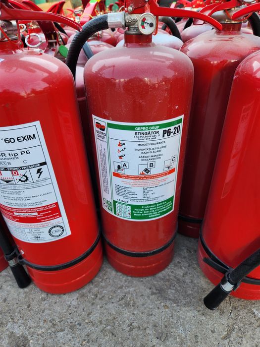 Stingător cu pulbere tip P6