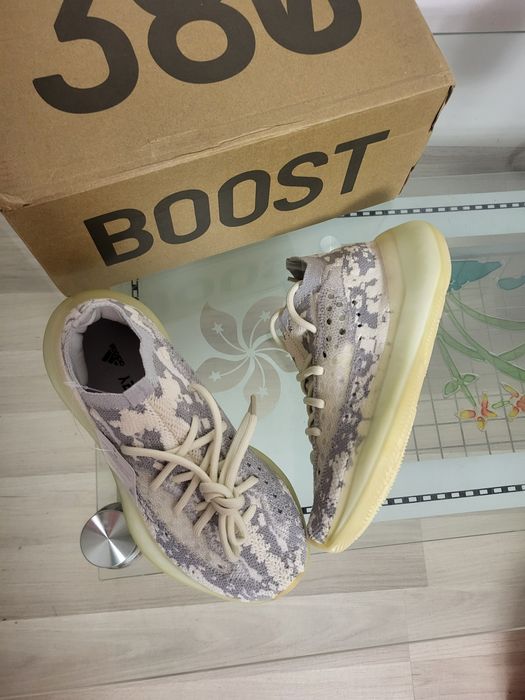 Adidasi Yeezy boost 380