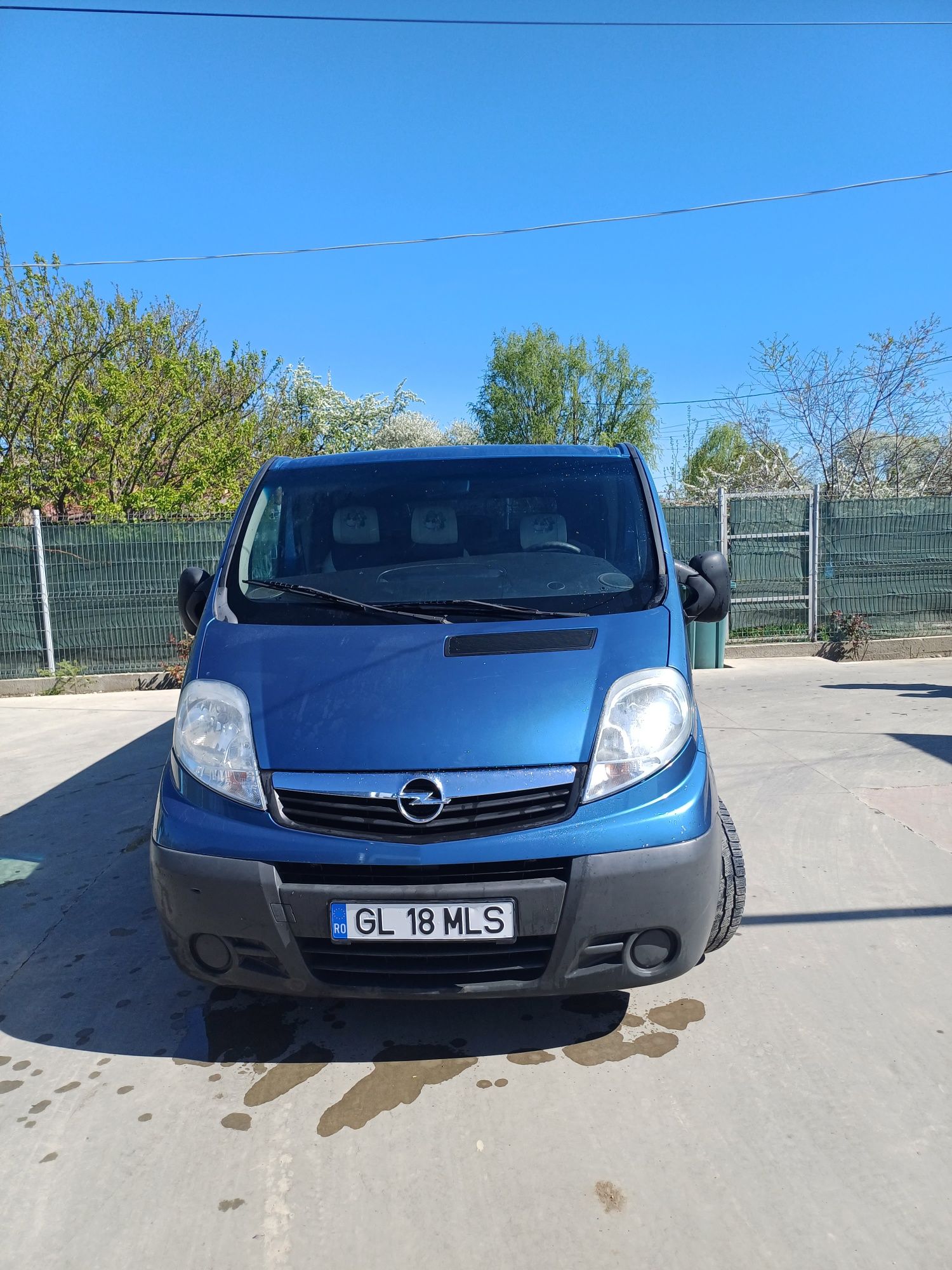 Vând Opel vivaro