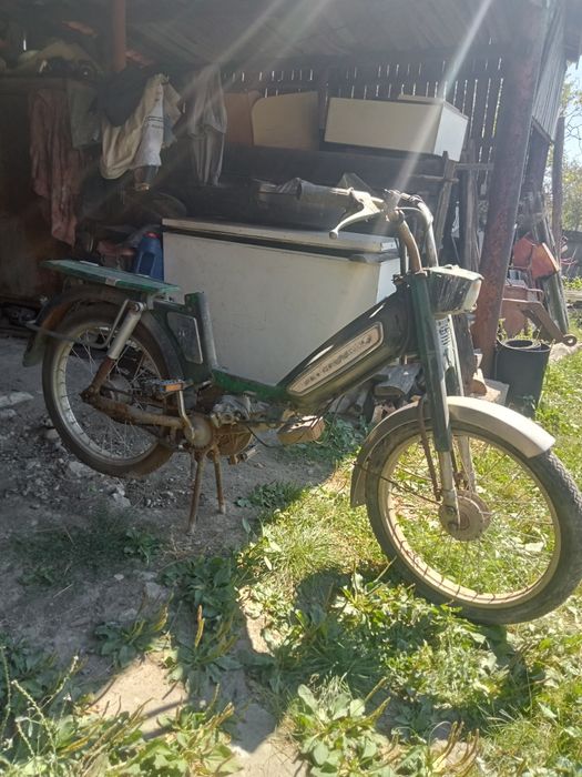 Vînd moped cu pedale peujo 103
