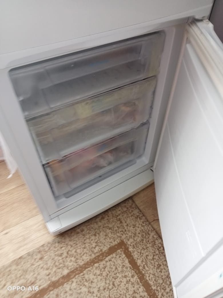 Продам холодильник  Indesit 40 тыс