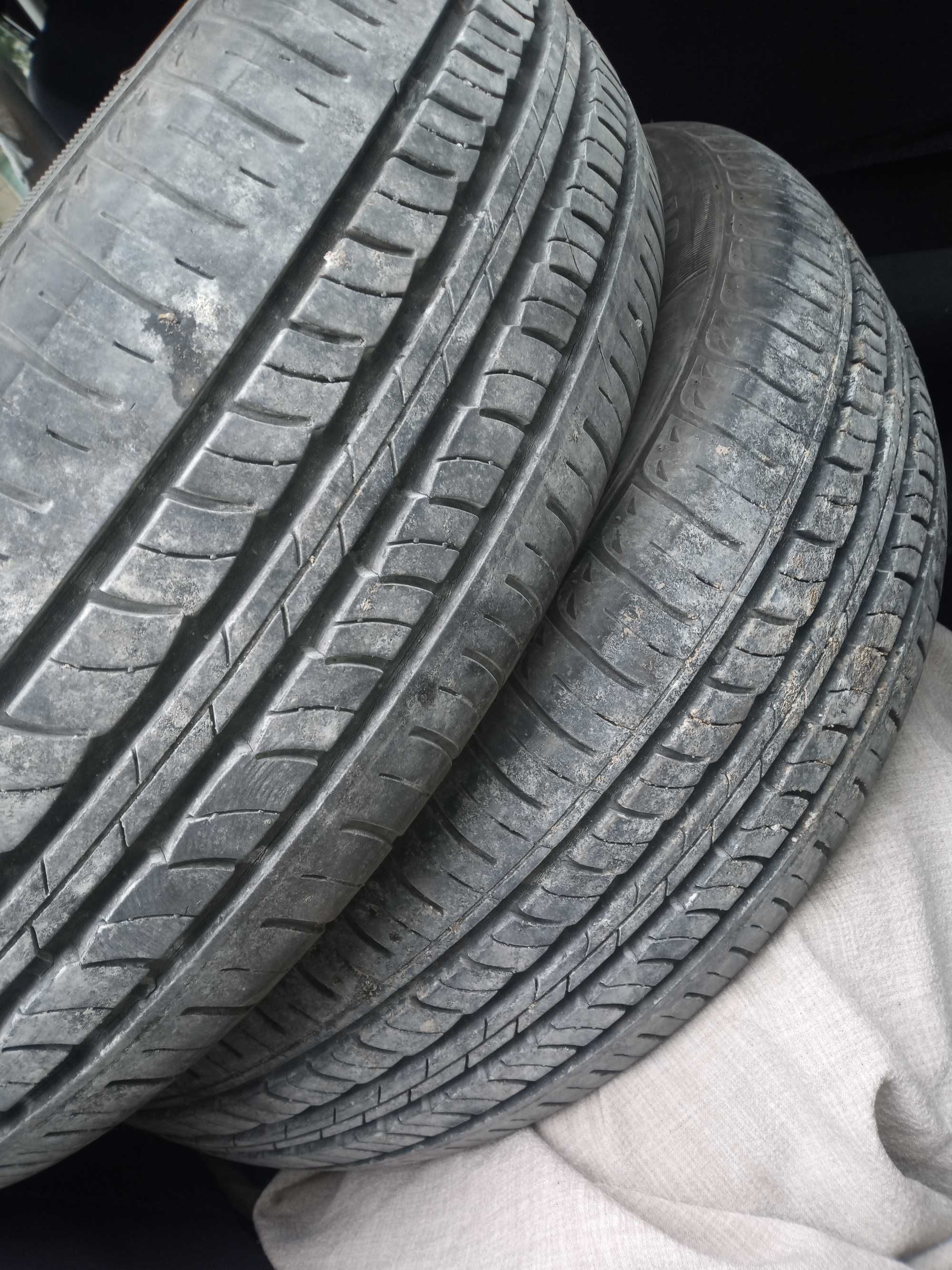 Продавам гуми  употребявани 165/70 R14 по 10 лева бройката