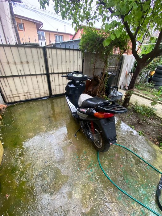 Vand scuter și motor