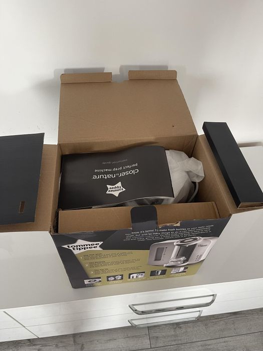 Aparat pt pregatit formula de lapte Tommee Tippe ,cu stecher de anglia