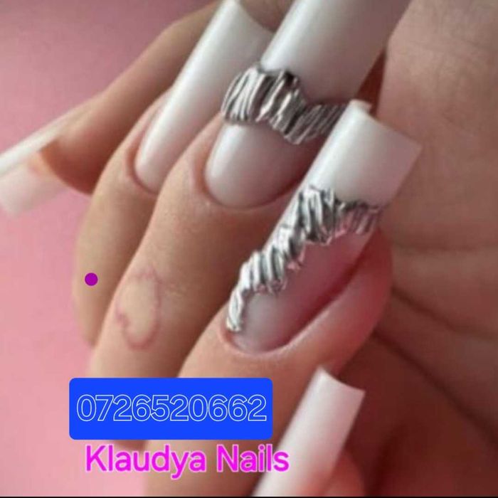 Unghii cu gel si semi.