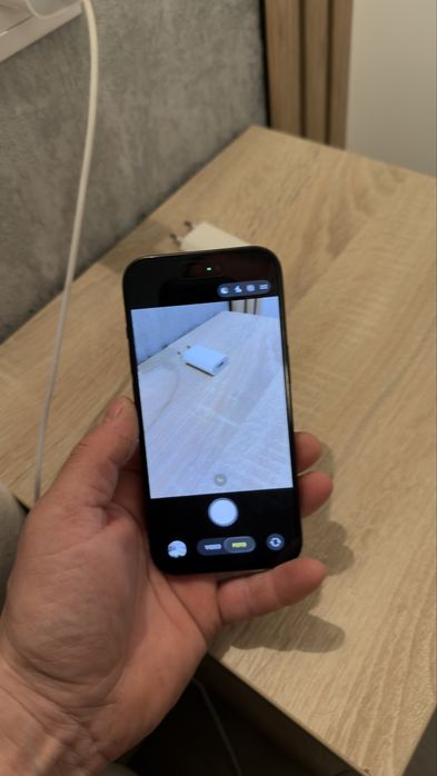 Vand iphone 15 negru 128 gb 94 % baterie