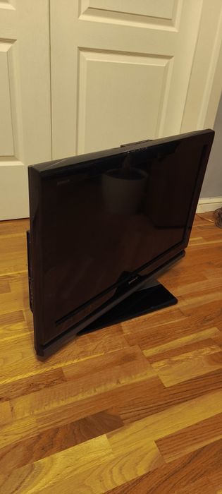 Продавам отличен LCD tv SONY KDL- 32V4500 с оригиналното дистанционно