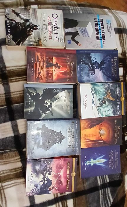 Продава книги - вижте описанието