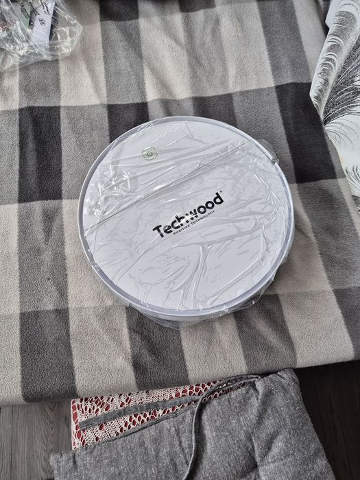 Робот - бяла цвят