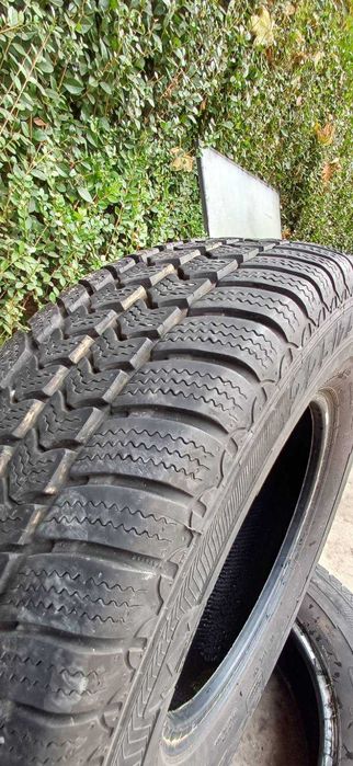 Зимни гуми за бус  16-ки  2 броя 225/75/16С  SEMPERIT