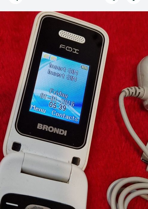 Telefon cu clapeta cu încărcător original