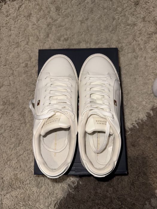 Sneakers piele ,Tommy Hilfiger ,pentru femei, culoare alba , marime 39