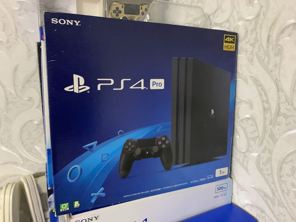 Ps4 pro 1TB HDR с играми 12-17 и один джестика оригинал