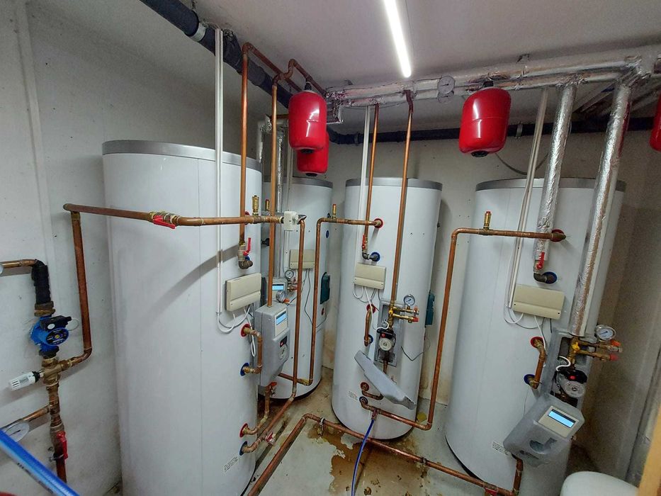 chit Panouri solare apa calda cu pufer,pompe,vas exp, conducte  din Au