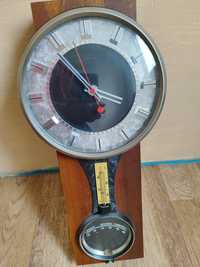 Продаю настенные часы,с термометром и барометром.