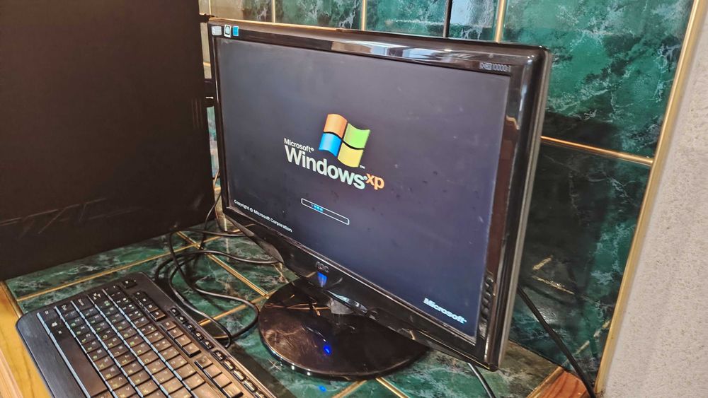 Настолен компютър + Монитор